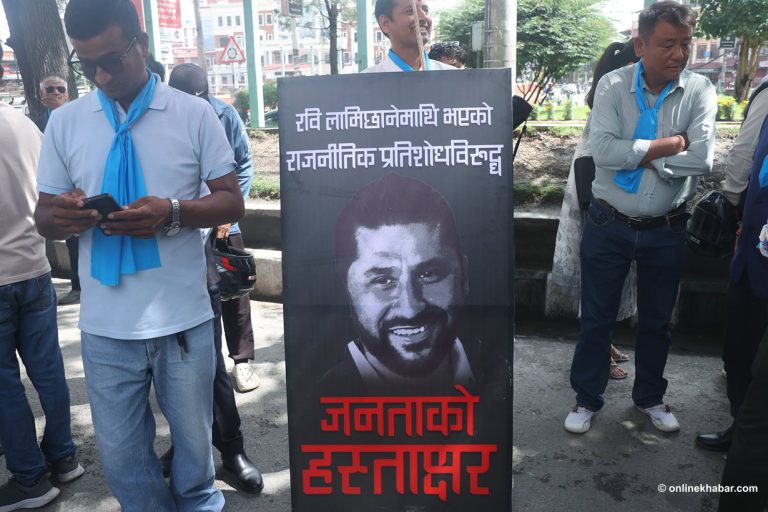 रवि लामिछानेको बचाउमा हस्ताक्षर संकलन गर्दै मनायो रास्वपाले स्थापना दिवस