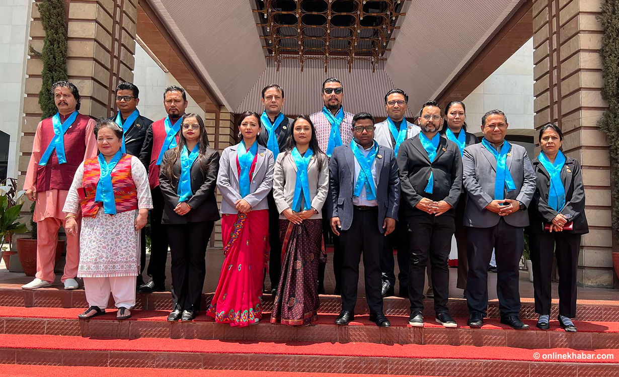 ‘निलो रिबन’ लगाएर संसद पुगे रास्वपा सांसद