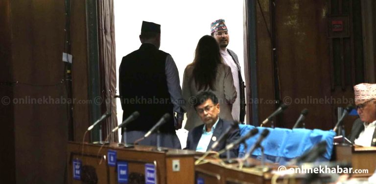 संसद् छाडेर बाहिरिए राप्रपाका सांसद