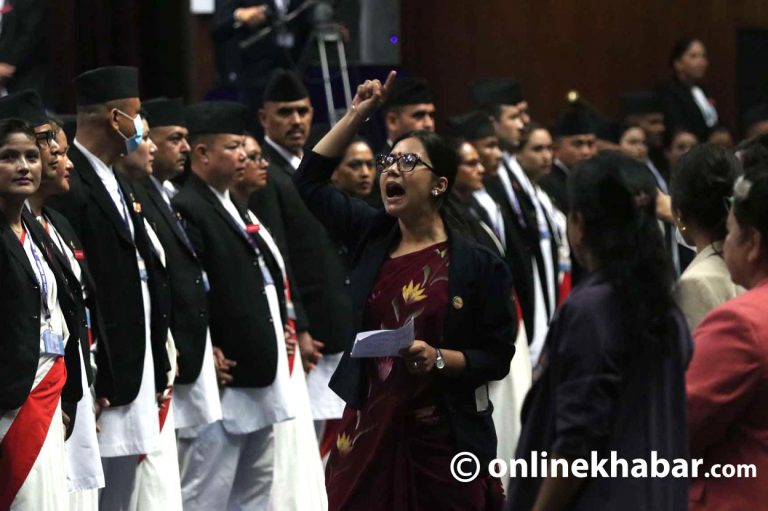 रास्वपाको नाराबाजीबीच सवा ३ घण्टा चल्यो संसद् बैठक