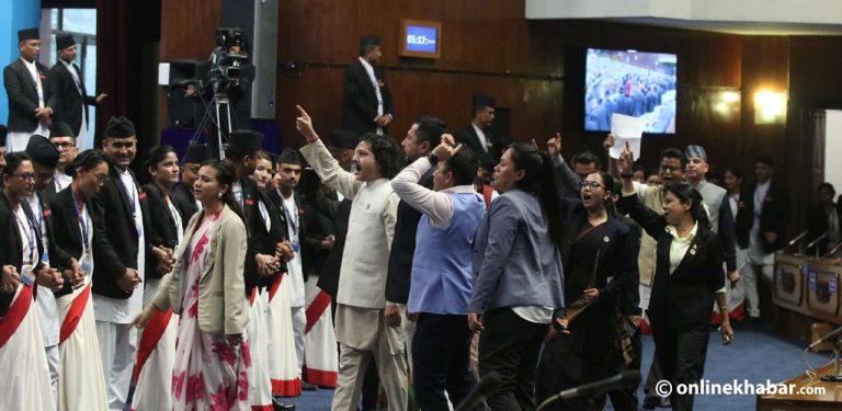 रोष्ट्रममा गृहमन्त्री, वेल घेराउमा रास्वपा (तस्वीरहरू)