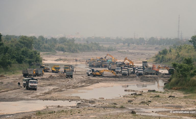 रूपन्देहीमा ढुंगागिट्टीको अनियन्त्रित दोहन, अनुगमन निष्प्रभावी