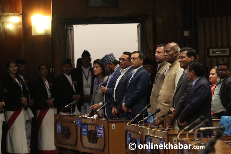 प्रतिपक्षीको अवरोधपछि संसद् बैठक भोलिसम्मलाई स्थगित