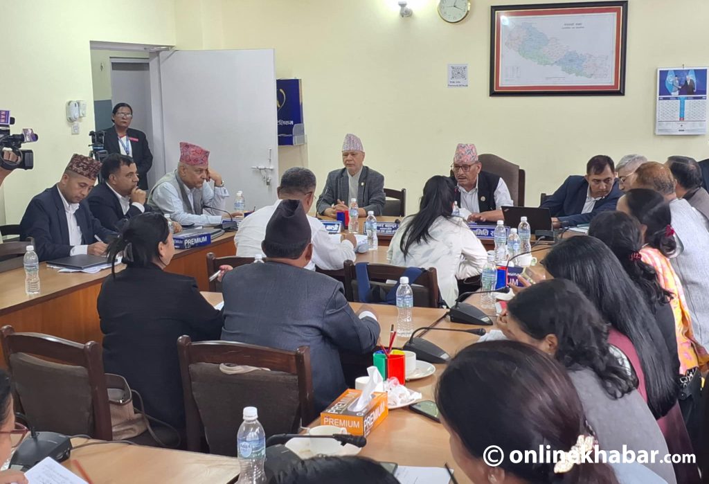 सबैलाई खुसी पार्न सकिँदैन, आजै पास गरौं : डिगबहादुर लिम्बू