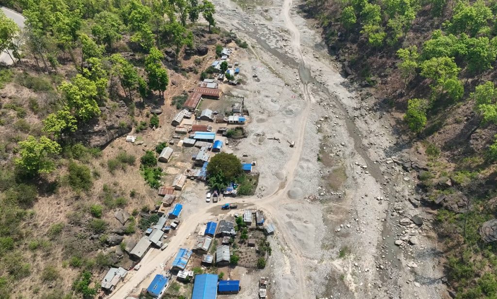 जहाँ जुलुस उठाउन गाडी पुग्छ, बिमारी उठाउन एम्बुलेन्स पुग्दैन 