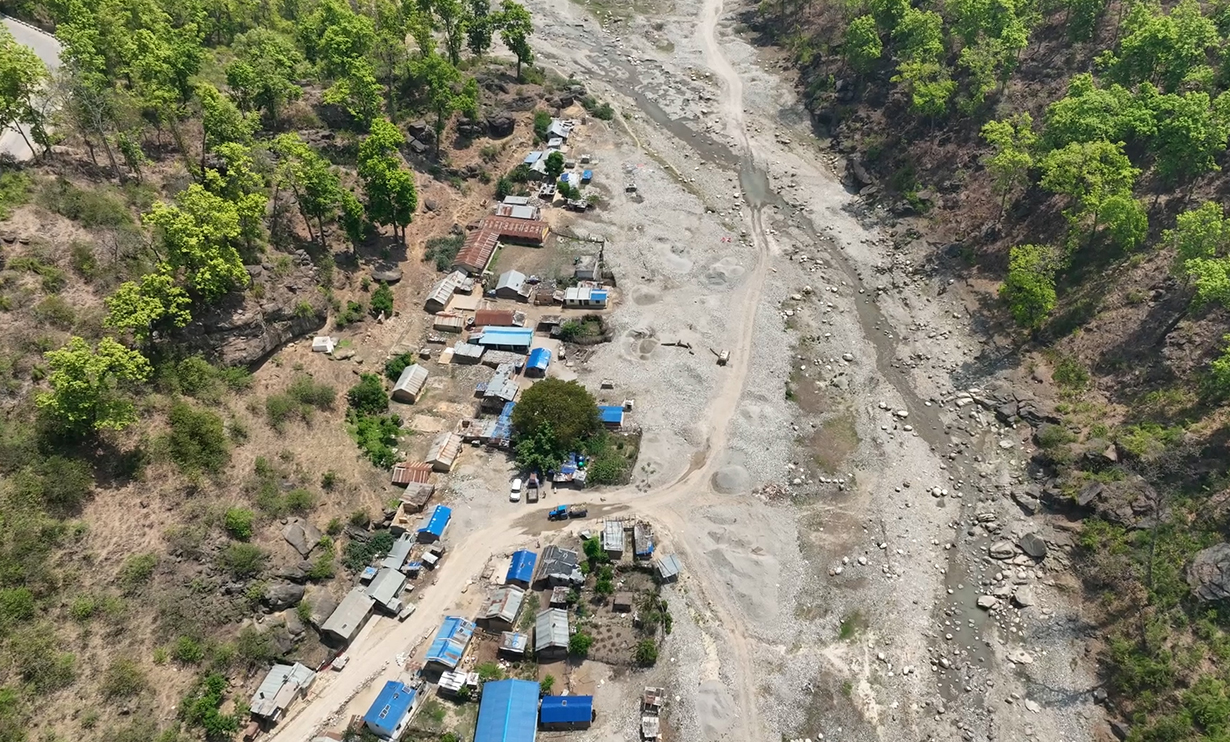 जहाँ जुलुस उठाउन गाडि पुग्छ, बिमारी उठाउन एम्बुलेन्स पुग्दैन