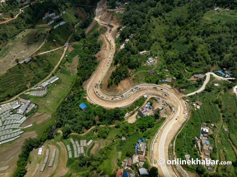 घाम लाग्दा धुलाम्य, पानी पर्दा हिलाम्य (तस्वीरहरू)