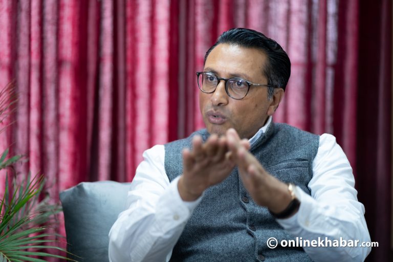 चुनाव केन्द्रित रास्वपा, स्वर्णिम वाग्लेले बनाउँदैछन् वाचा पत्र