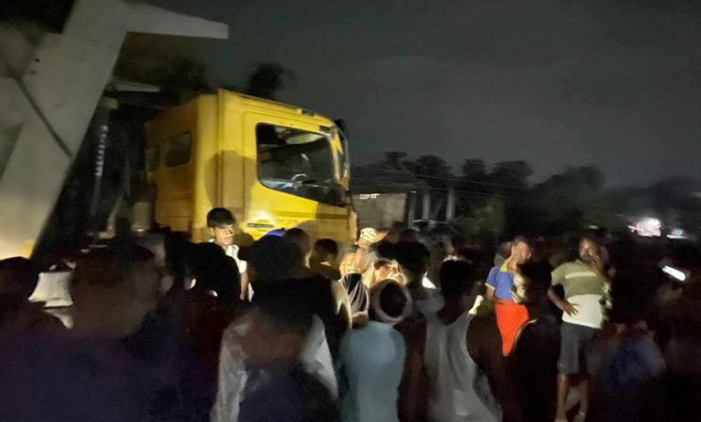 महोत्तरीमा टिपरको ठक्करबाट एक जनाको मृत्यु, एक जना घाइते