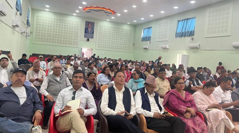 एमाले बागमतीका नेताहरू हरेक तीन महिनामा दुई हप्ता जनताका घरमा बस्ने