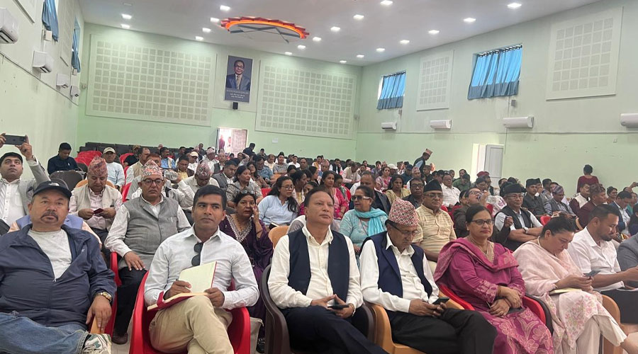 एमाले बागमतीका नेताहरू हरेक तीन महिनामा दुई हप्ता जनताका घरमा बस्ने