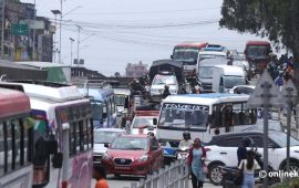 प्रहरीले सार्वजनिक सवारी सञ्चालकलाई भन्यो : परमिट बाहिर नचलाउनु