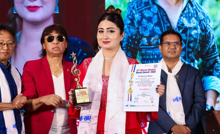 ‘म्युजिक खबर अवार्ड’ प्रदान, खरेललाई दीर्घ साधना सम्मान