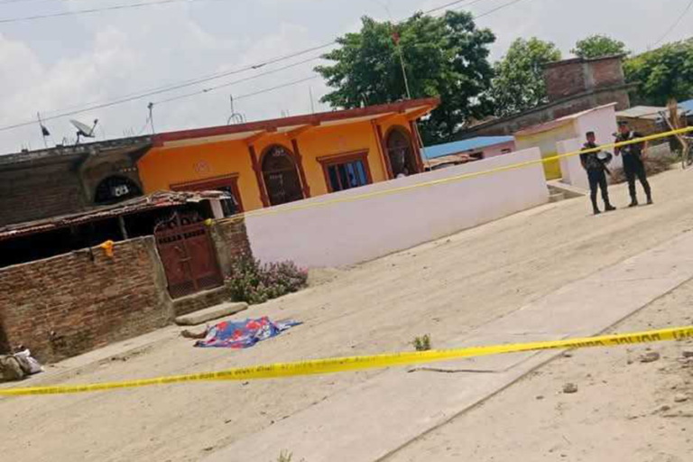 सुनवलमा कोदालो प्रहार गरी बुबा र छिमेकीको हत्या