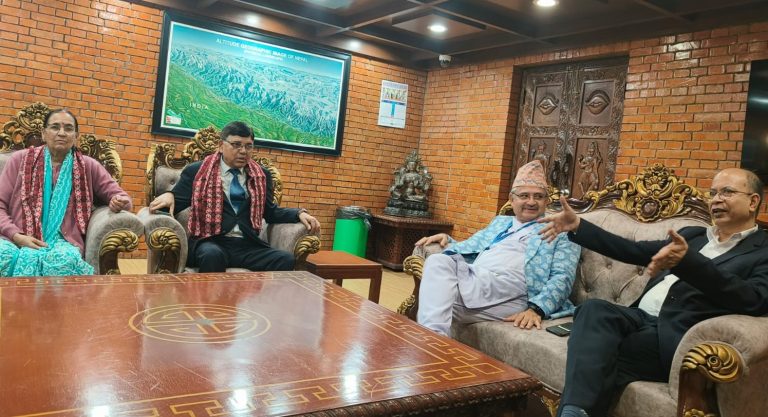 भौतिकमन्त्री दाहाल स्वदेश फिर्ता