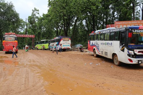 दाउन्ने-दुम्कीवास सडकको वैकल्पिक मार्ग पनि अवरुद्ध