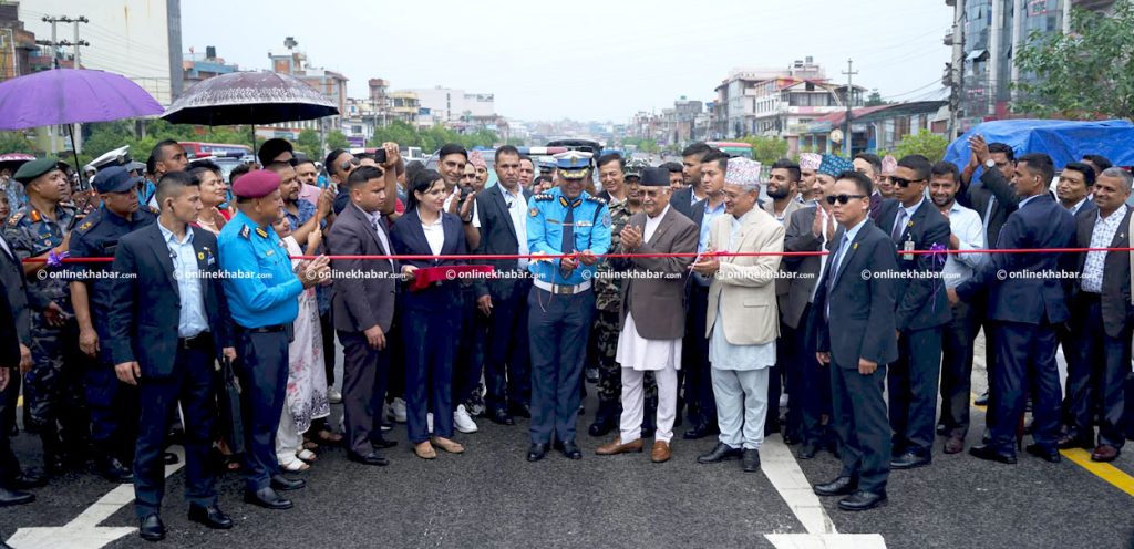 जब प्रधानमन्त्रीले ट्राफिक प्रहरी प्रमुखलाई ओभरपासको रिबन काट्न लगाए…
