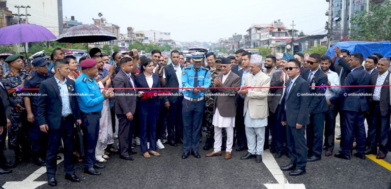 जब प्रधानमन्त्रीले ट्राफिक प्रहरी प्रमुखलाई ओभरपासको रिबन काट्न लगाए…