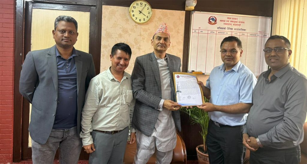 आफ्नै निर्णयलाई बेवास्ता गर्दै सरकार, स्वास्थ्य सेवा व्यवस्थापक संघको ज्ञापन पत्र