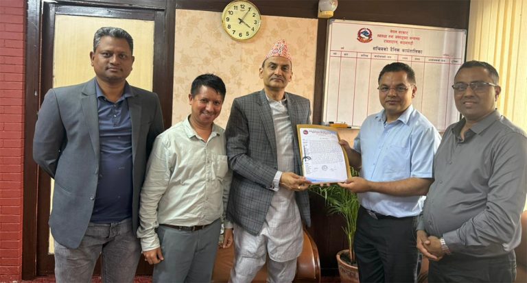 आफ्नै निर्णयलाई बेवास्ता गर्दै सरकार, स्वास्थ्य सेवा व्यवस्थापक संघको ज्ञापन पत्र