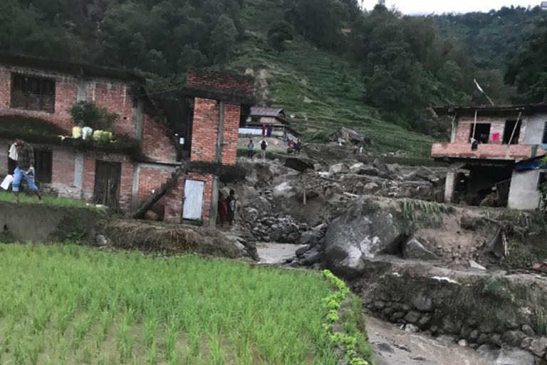 नुवाकोटमा बाढी घरमा पस्दा श्रीमती बेपत्ता, श्रीमान् घाइते