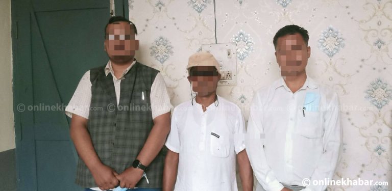 को हुन् आलमलाई सफाइ दिने न्यायाधीशलाई मोसो प्रहार गर्ने व्यक्ति ?