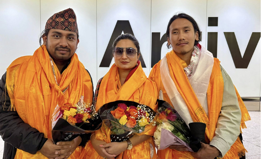 सांगीतिक प्रस्तुति दिन लण्डन पुगे खेम सेन्चुरी र अञ्जु पन्त