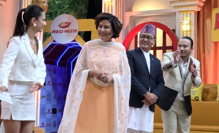 राजेन्द्र लिङ्देन र कोमल वलीलाई ‘कमेडी दरबार’मा रोस्टै रोस्ट