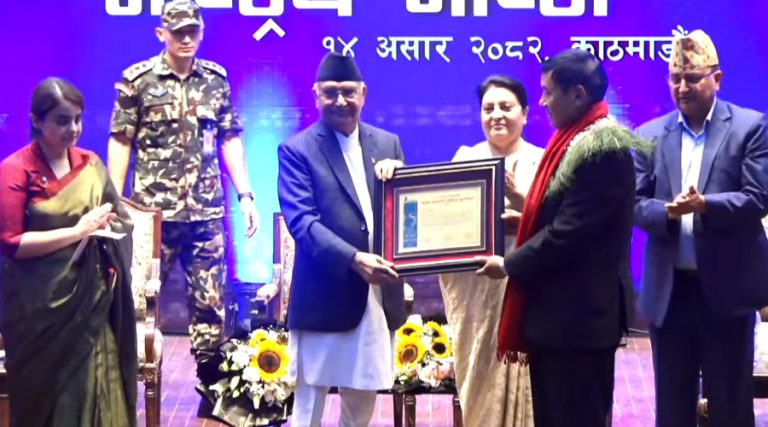 आङ छिरिङ शेर्पालाई प्रदान गरियो मदन भण्डारी राष्ट्रिय पुरस्कार