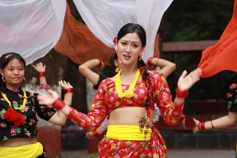 ‘माइतीघर’को शीर्ष गीतमा नृत्य गरेर ५ लाख जित्ने मौका