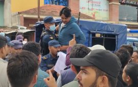 न्यायाधीशलाई मोसो छ्याप्नेलाई रिहाइ माग्दै प्रदर्शन गर्ने ७ जना पक्राउ