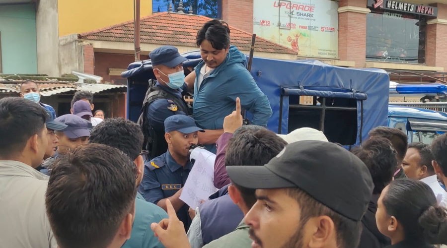 न्यायाधीशलाई मोसो छ्याप्नेलाई रिहाइ माग्दै प्रदर्शन गर्ने ७ जना पक्राउ