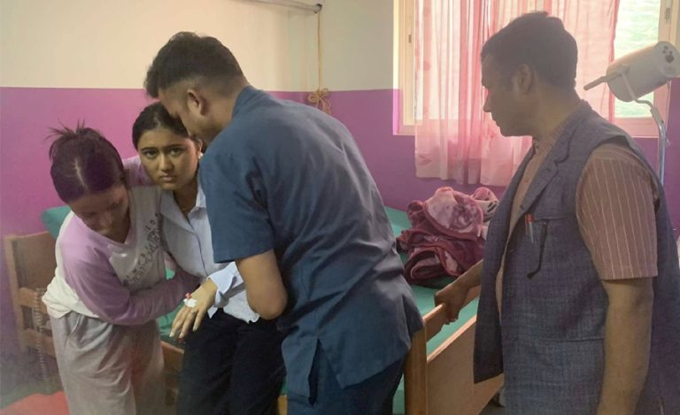 ह्याम्सको क्याबिनमा रचना रिमालको उपचार हुँदै, कस्तो छ अवस्था ?