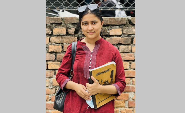 निको भएपछि परीक्षामा जुटिन् रचना रिमाल