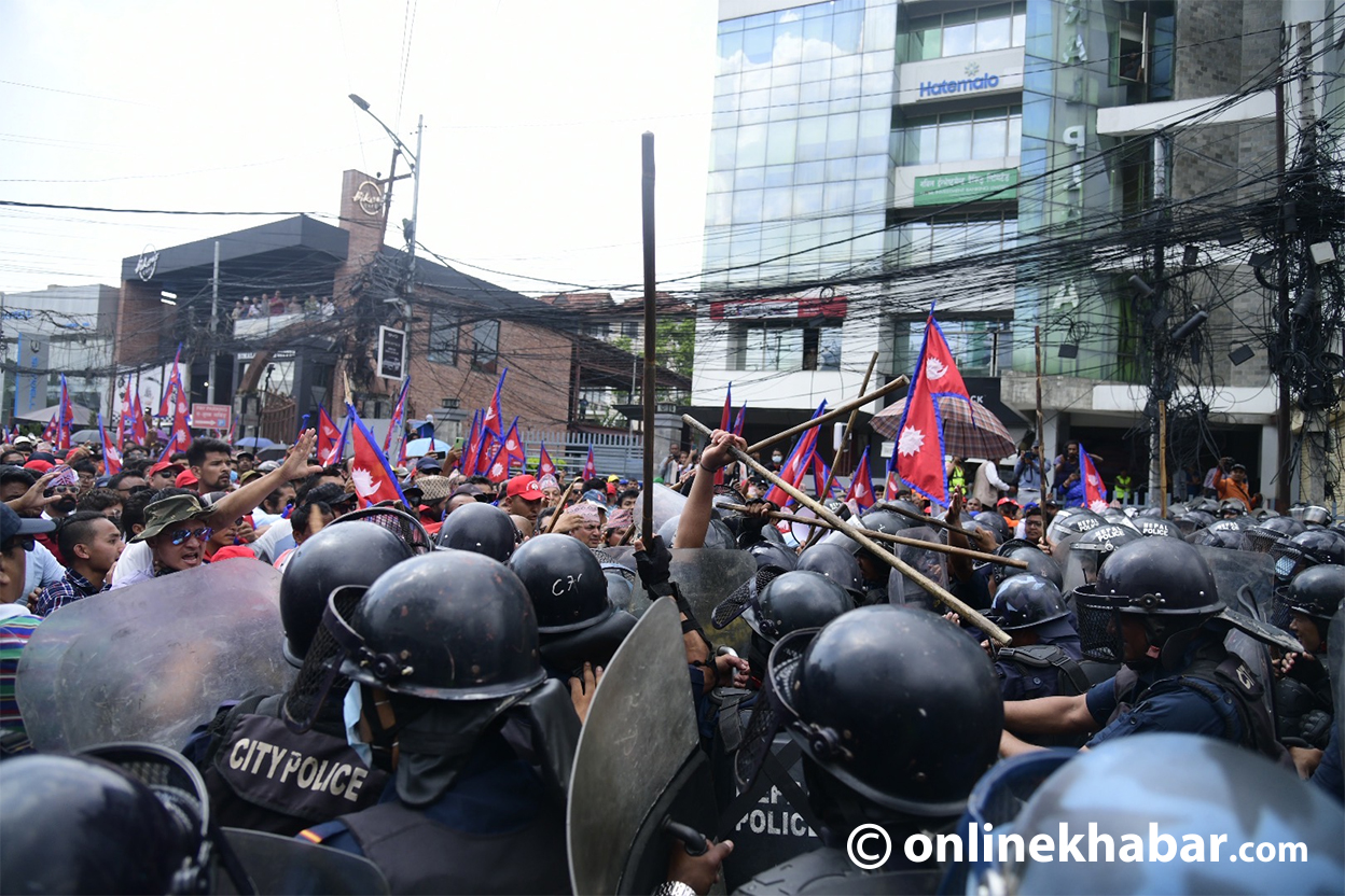 राजावादी प्रदर्शनमा लाठीचार्ज, केही प्रदर्शनकारी घाइते (तस्वीरहरू)