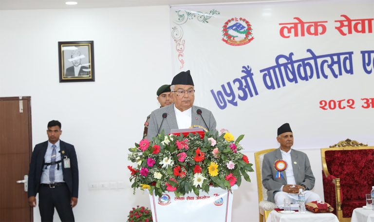 लोकसेवाले  जिम्मेवारी निर्वाह गर्न र कर्मचारीले नागरिकलाई पहुँच दिनु जरूरी छ : राष्ट्रपति पौडेल