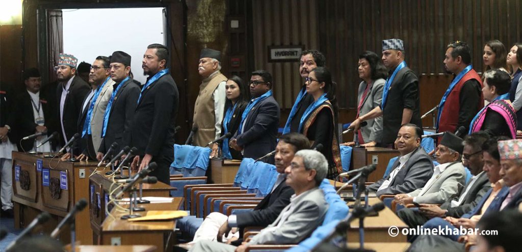 संसद्‌मा रास्वपा सांसदहरु कालो पोशाकमा (तस्वीरहरु)