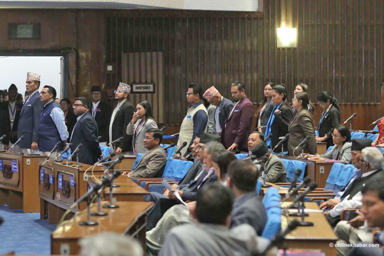 संसद्‍बाट बाहिरियो राप्रपा, वेलमै बस्यो रास्वपा