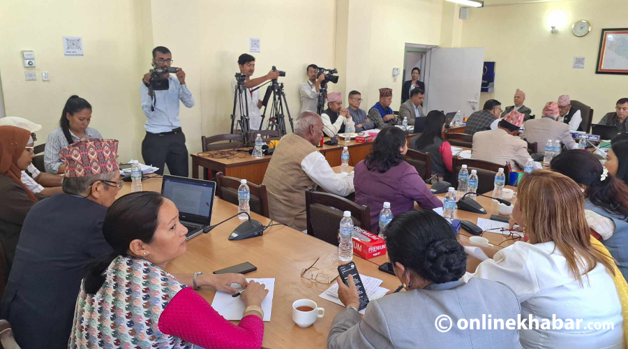 सिंहदरबारमा शिक्षा समिति बैठक सुरु