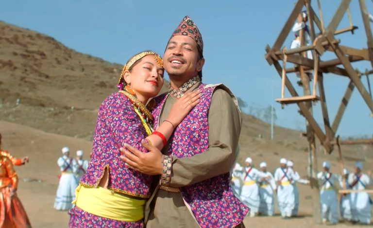 ‘सोल्टिनी’को मारुनी गीतमा प्रकाश र परीक्षाको छमछमी