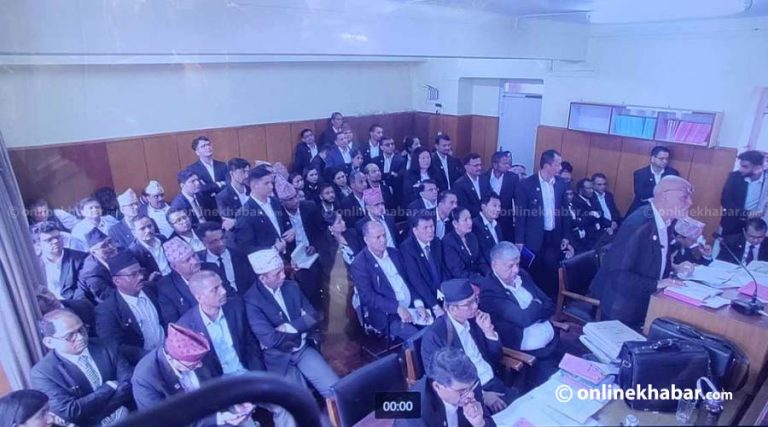 पूर्वप्रधानमन्त्री नेपालको पक्षमा सय बढी वकिल