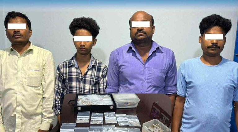 दुई करोड बढीको गहनासहित चारजना पक्राउ
