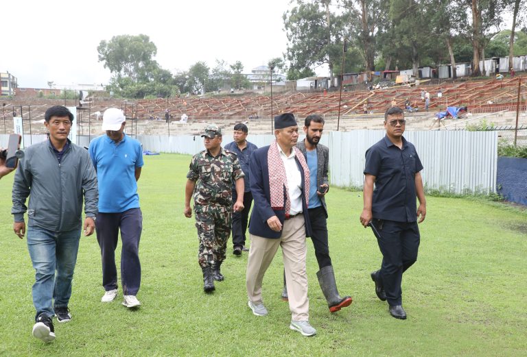 खेलकुदमन्त्री चौधरीद्वारा टीयू क्रिकेट मैदानको निरीक्षण