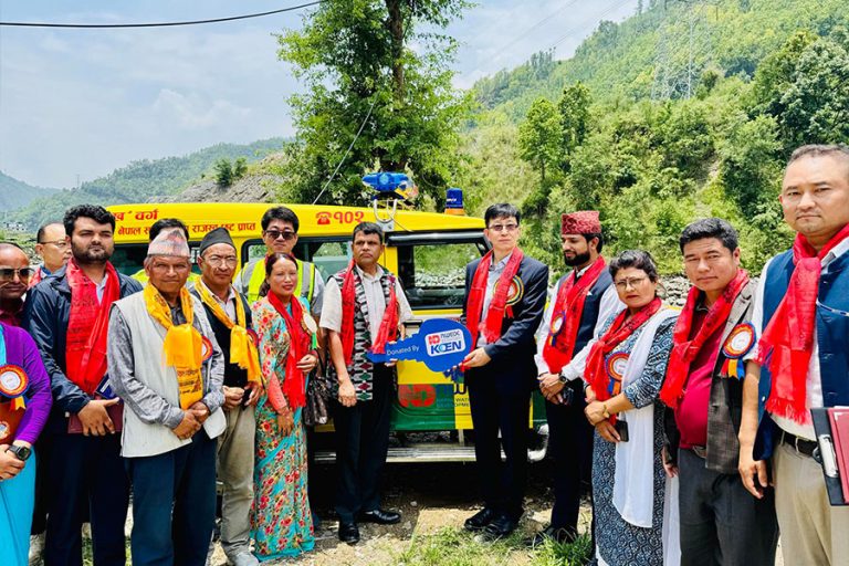 माथिल्लो त्रिशूली–१ ले आयोजना प्रभावित उत्तरगया गाउँपालिकालाई दियो एम्बुलेन्स