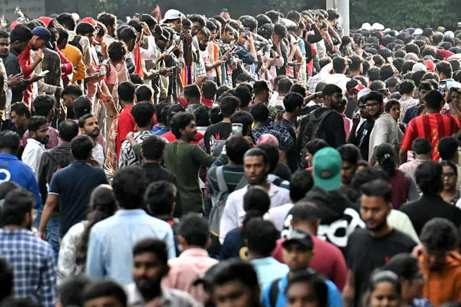 आरसीबीको जितमा खुसी मनाउने क्रममा रंगशालाबाहिर भागदौड, कम्तीमा १० को मृत्यु