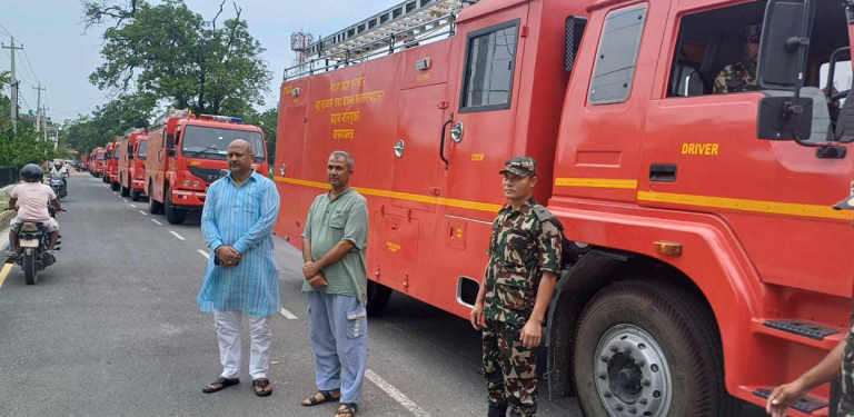 मधेशमा खानेपानी संकट : वारुणयन्त्रमार्फत पानी बाँड्दै