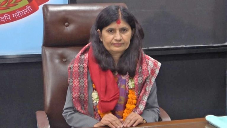 कर्मचारी सरुवाको मापदण्ड परिमार्जन गर्न मन्त्री न्यौपानको निर्देशन