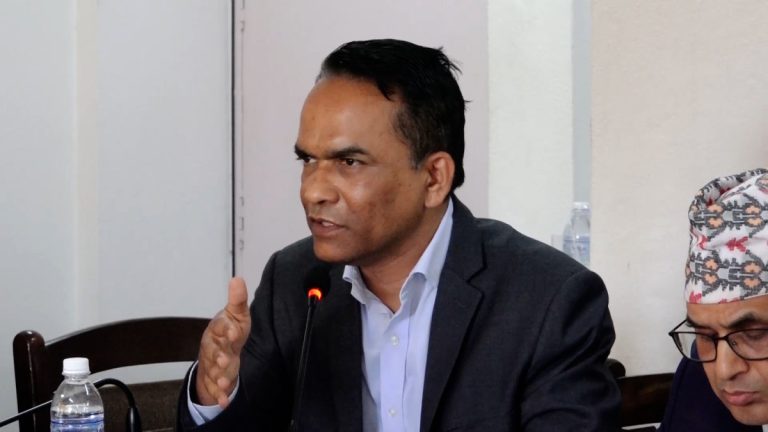 मौद्रिक नीतिले वित्त नीतिको कदममा कदम मिलाउने मात्रै हो : गभर्नर