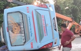 काठमाडौंबाट दाङ जाँदै गरेको बस कपिलवस्तुमा दुर्घटना