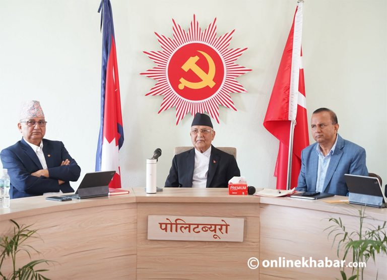 पूर्वराष्ट्रपति राजनीतिमा आउनु गम्भीर विषय हो : ओली